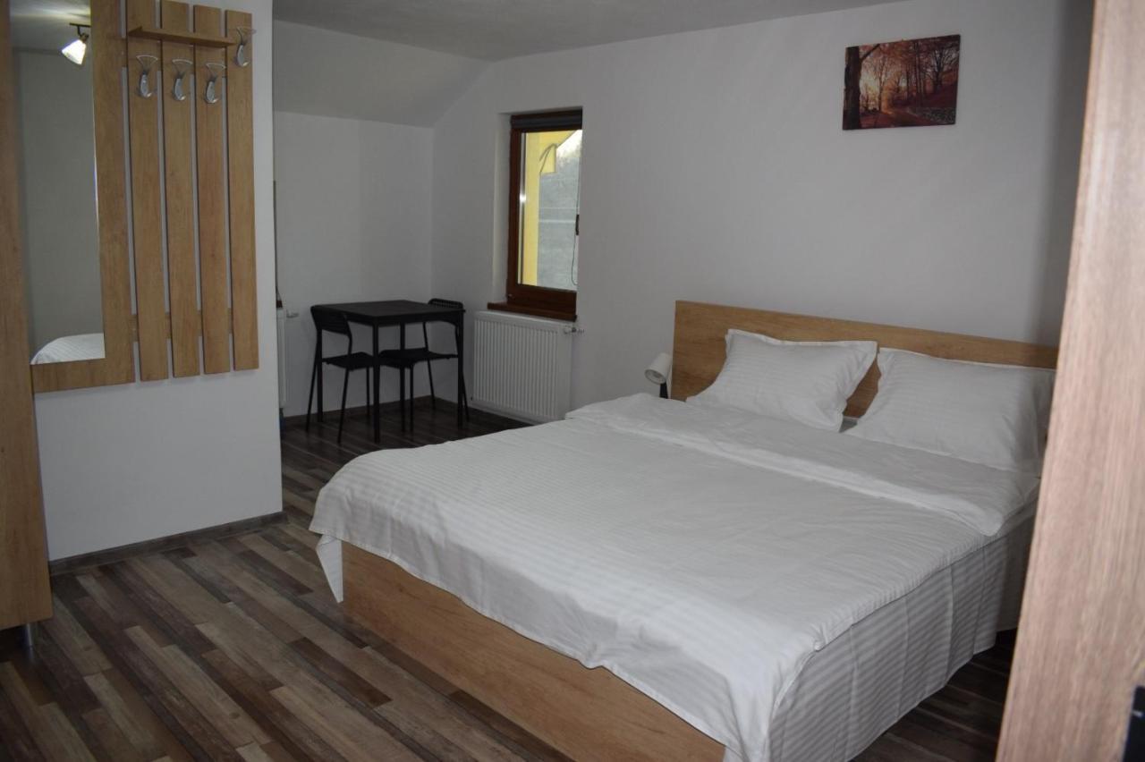 Viata La Tara Cerna Hotel Cerna  Bagian luar foto