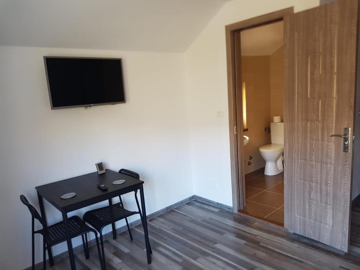 Viata La Tara Cerna Hotel Cerna  Bagian luar foto