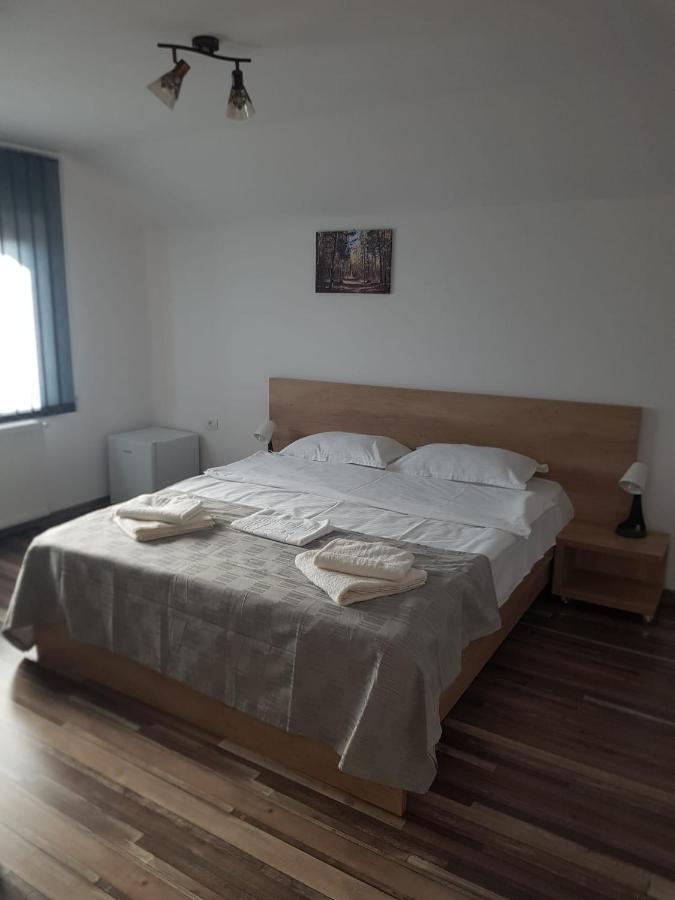 Viata La Tara Cerna Hotel Cerna  Bagian luar foto