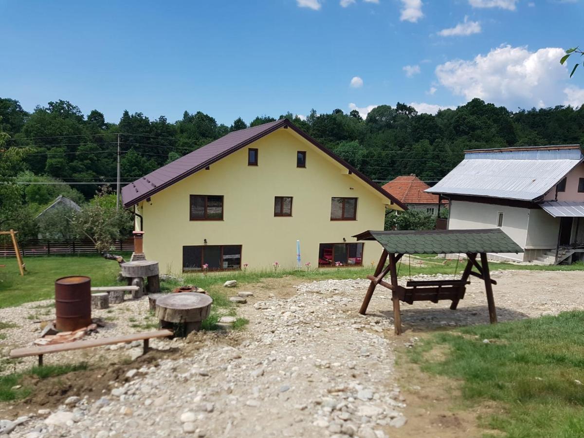 Viata La Tara Cerna Hotel Cerna  Bagian luar foto