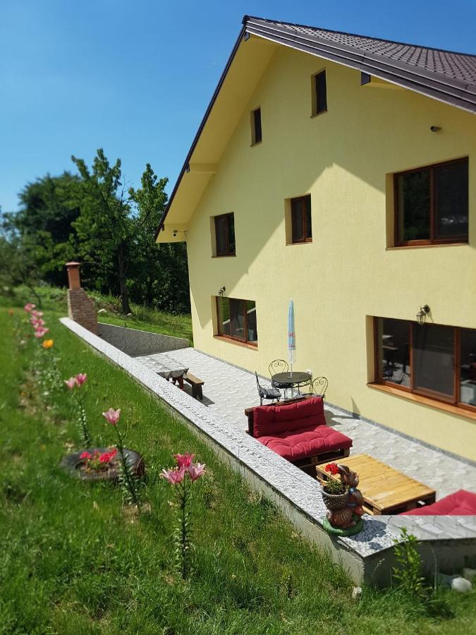 Viata La Tara Cerna Hotel Cerna  Bagian luar foto