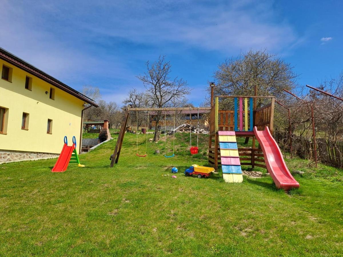 Viata La Tara Cerna Hotel Cerna  Bagian luar foto